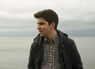 “Love Me” – Felix Cartal & Lights