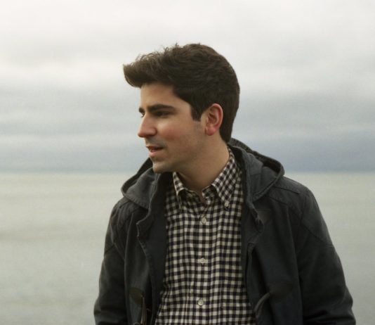 “Love Me” – Felix Cartal & Lights